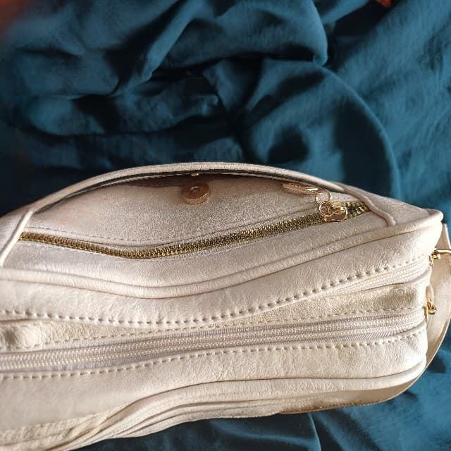 Bolso Crossbody PARROT KING en piel Vegana , Color Beige. - Imagen 5