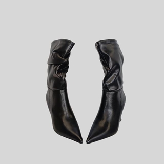 Botas Slouchy 'Glam' Negras Virucci con Tacón Escultural y Punta Afilada. - Imagen 1