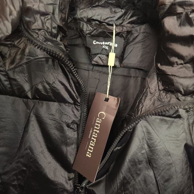 Chaleco Acolchado Crop Negro de Cuello Alto – Estilo Urbano y Moderno. - Imagen 3