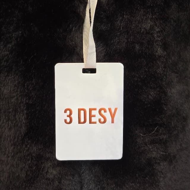 Chaleco de Pelo Sintético Negro con Cuello Alto y Cremallera - 3DESY. - Imagen 7