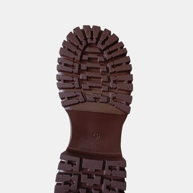 Mocasines "Cow Print" Ideal Shoes de Piel Vegana con Suela Track. - Imagen 4