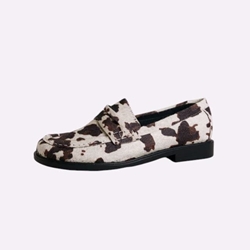 Mocasines  Ideal Shoes Cow Print. - Imagen 1