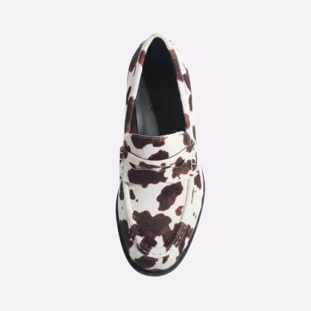Mocasines  Ideal Shoes Cow Print. - Imagen 2