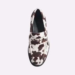 Mocasines  Ideal Shoes Cow Print. - Imagen 2
