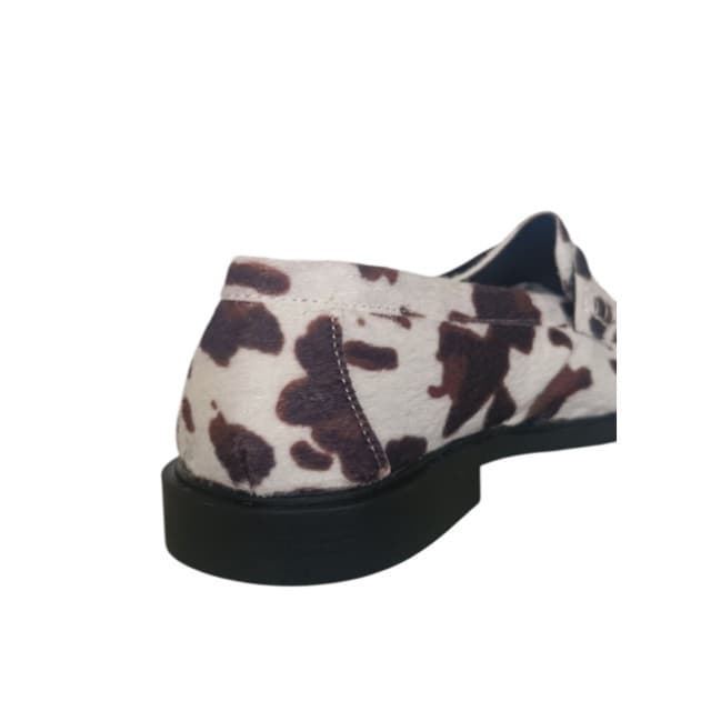 Mocasines  Ideal Shoes Cow Print. - Imagen 4